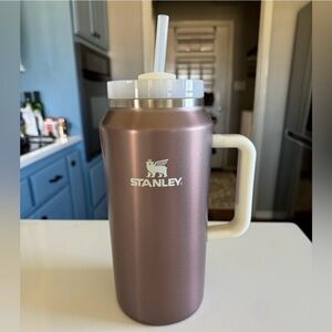 Rose Quartz 64oz Stanley